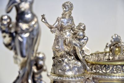 Silberne Frauenfigur aus dem Bremerhavener Tafelsilber