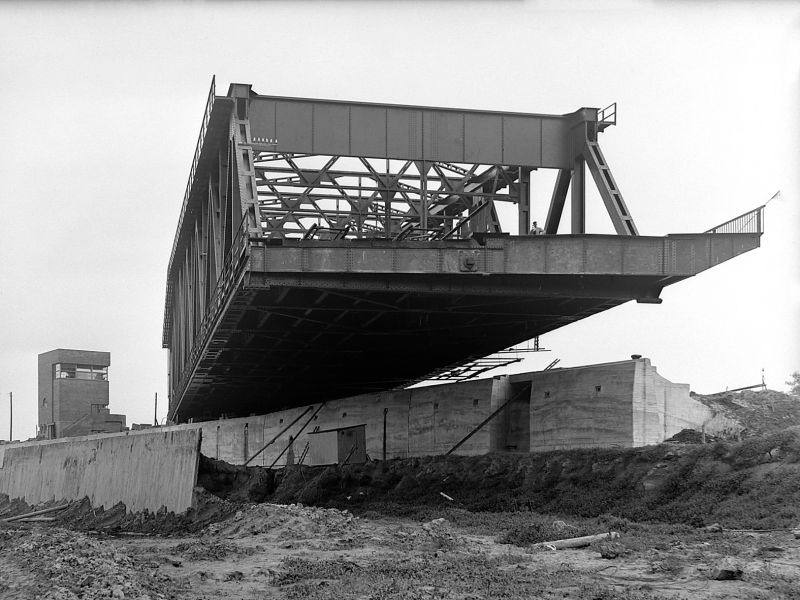 Drehbrücke zur Nordschleuse im Jahr 1930