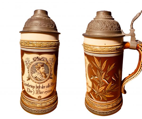 Bierkrug mit Zinndeckel, zwei Ansichten