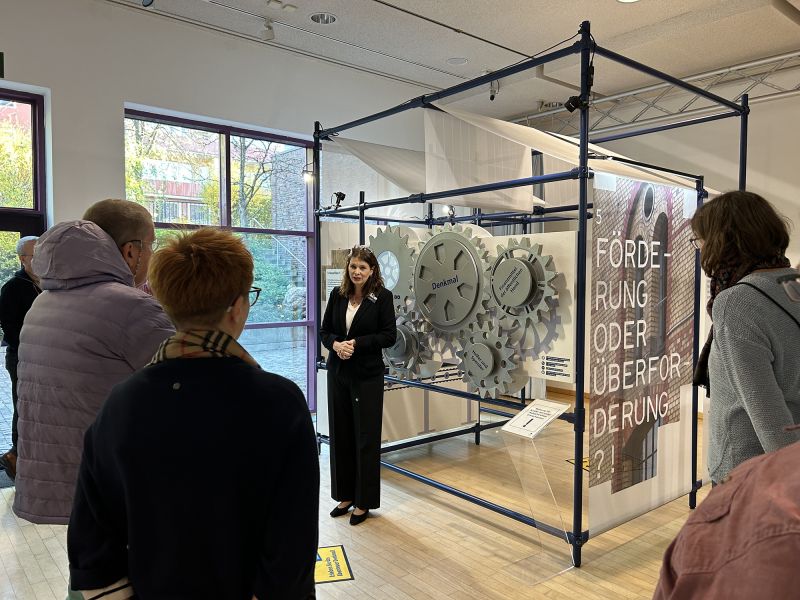 Führung durch die Denkmalschutz-Ausstellung