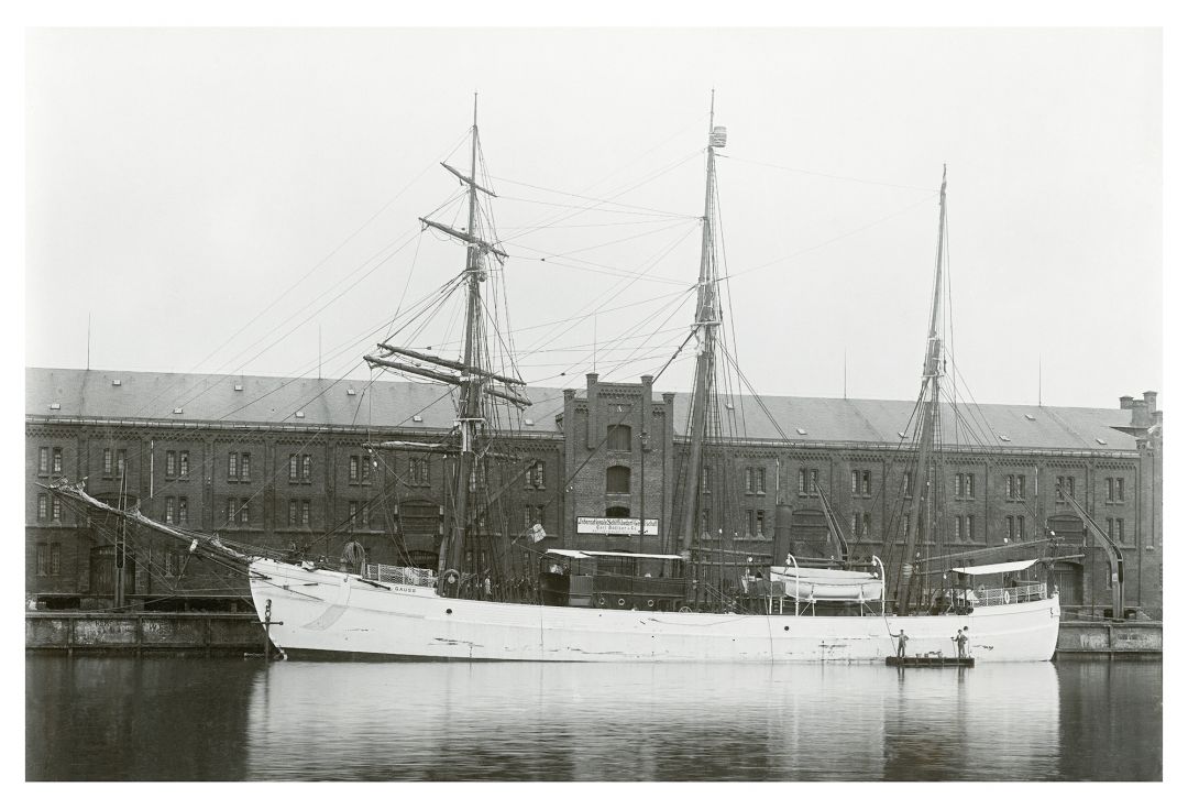 Historisches Foto Forschungsschiff GAUSS im Handelshafen