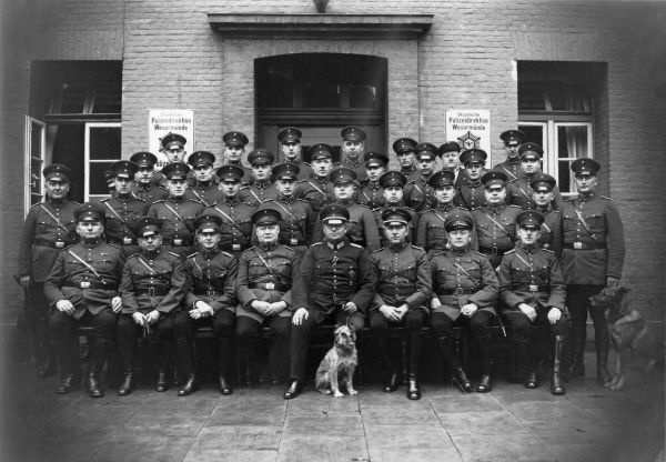 Gruppenbild Wesermünde Polizeidirektion um 1928