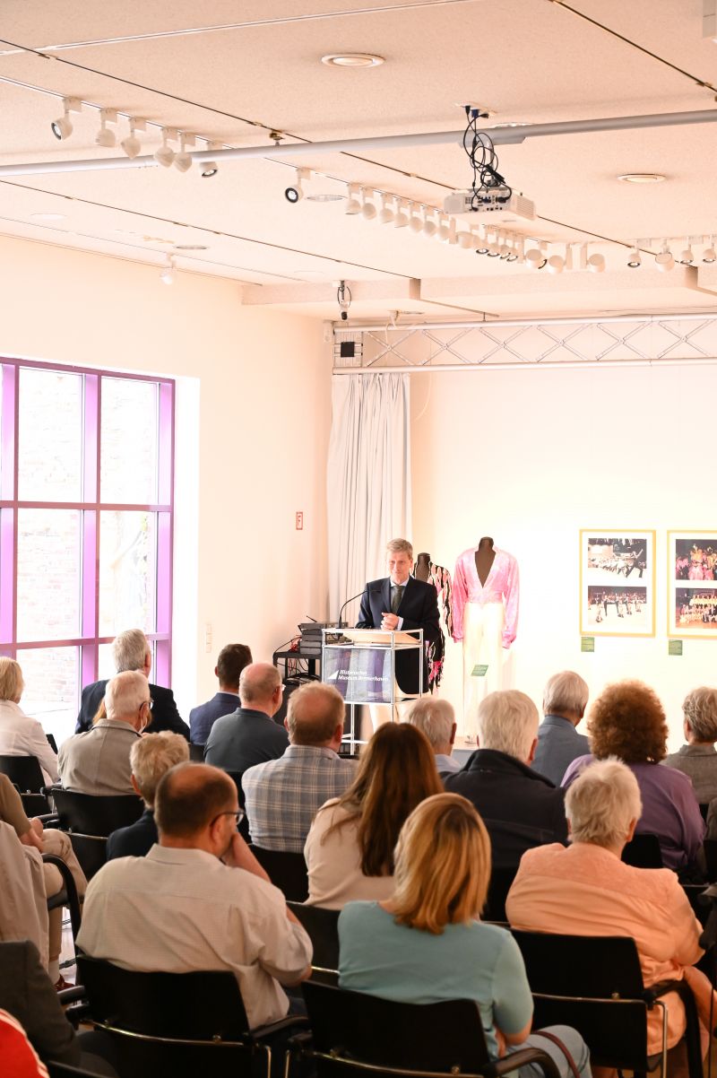 Kai Kähler bei der Eröffnungsrede für die Sonderausstellung "Es lebe der Sport"