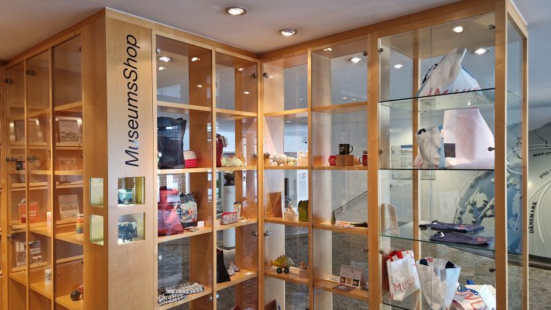 Ansicht MuseumsShop Vitrinen