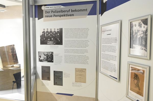 Blick in die Ausstellung im Saal