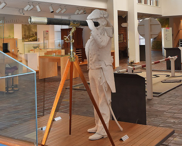 Gipsfigur Admiral Brommy in der Ausstellung
