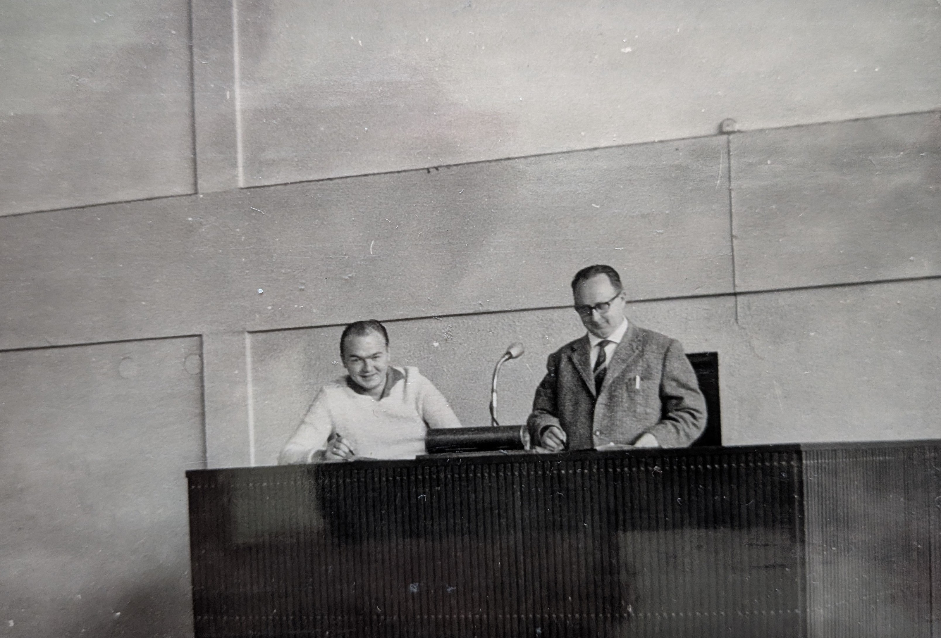 Horst `Bubi´ Brischke und Kollege bei Ihrer Arbeit in der Ecke.