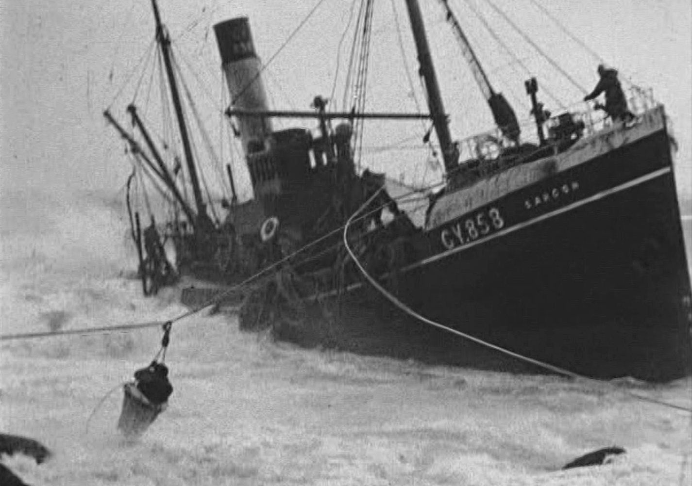 Filmszene Rettungsaktion gestrandeter Fischdampfer